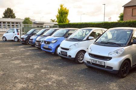Smart-Fahrzeuge auf dem Gelände von Smartparts24 in Krefeld